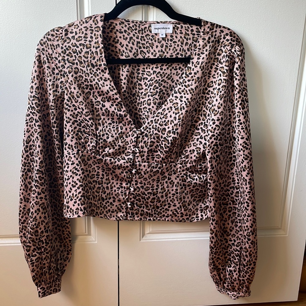 V neck long sleeve pink cheetah print superdown top